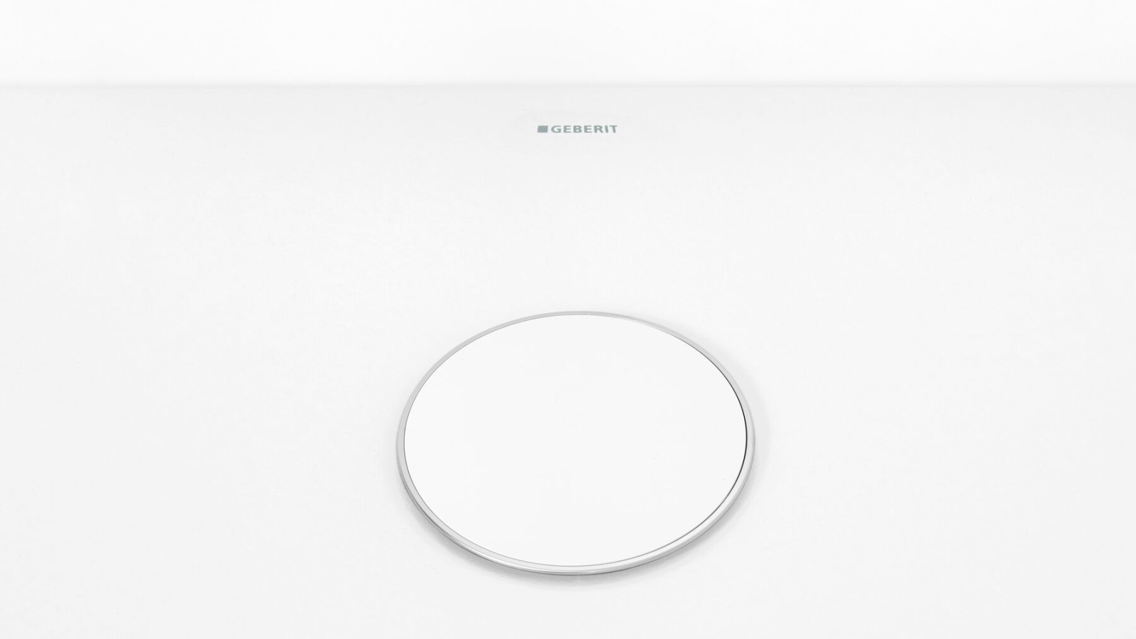 Cache bonde en blanc avec bord chromé discret Cache bonde en blanc avec bord chromé discret