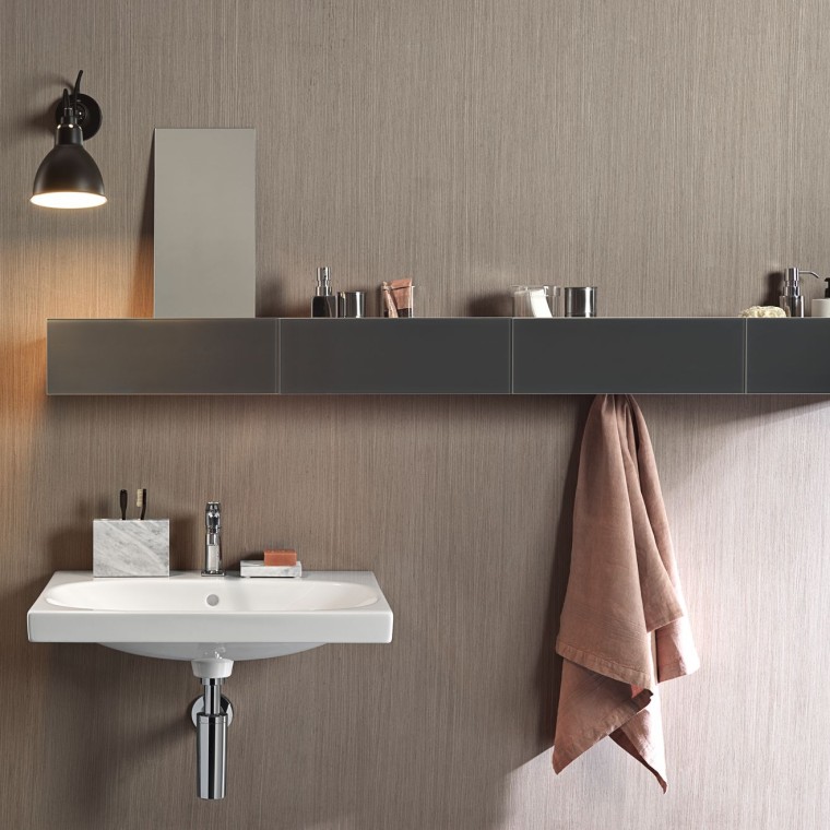 Etagère montée au mur avec plage de dépose au-dessus d'un lavabo Geberit Acanto Etagère montée au mur avec plage de dépose au-dessus d'un lavabo Geberit Acanto