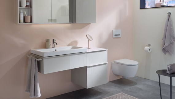 Salle de bains Geberit iCon de taille moyenne