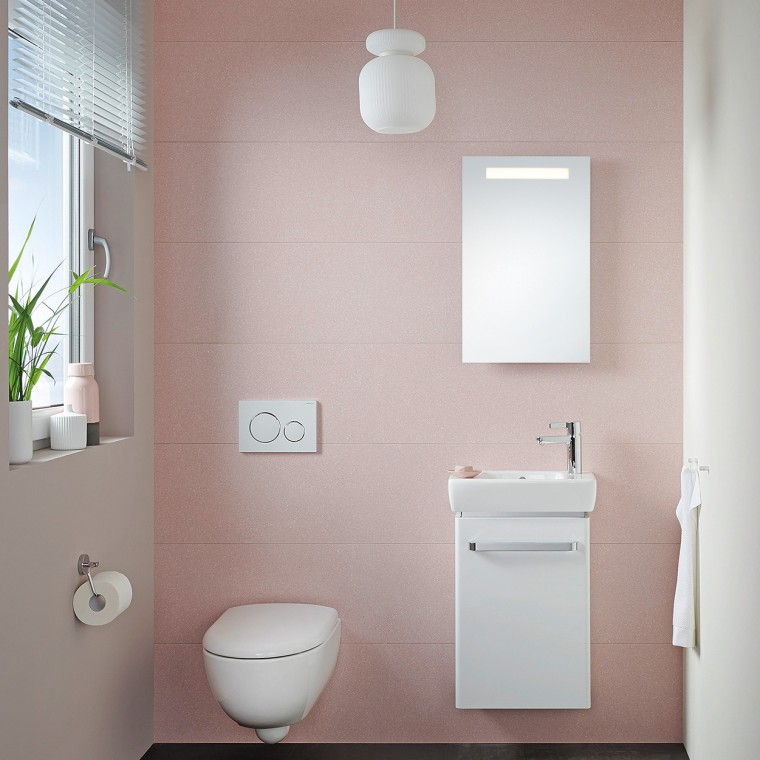 Kleines Gäste-Bad mit Handwaschbecken Renova Compact und wandhängendem WC