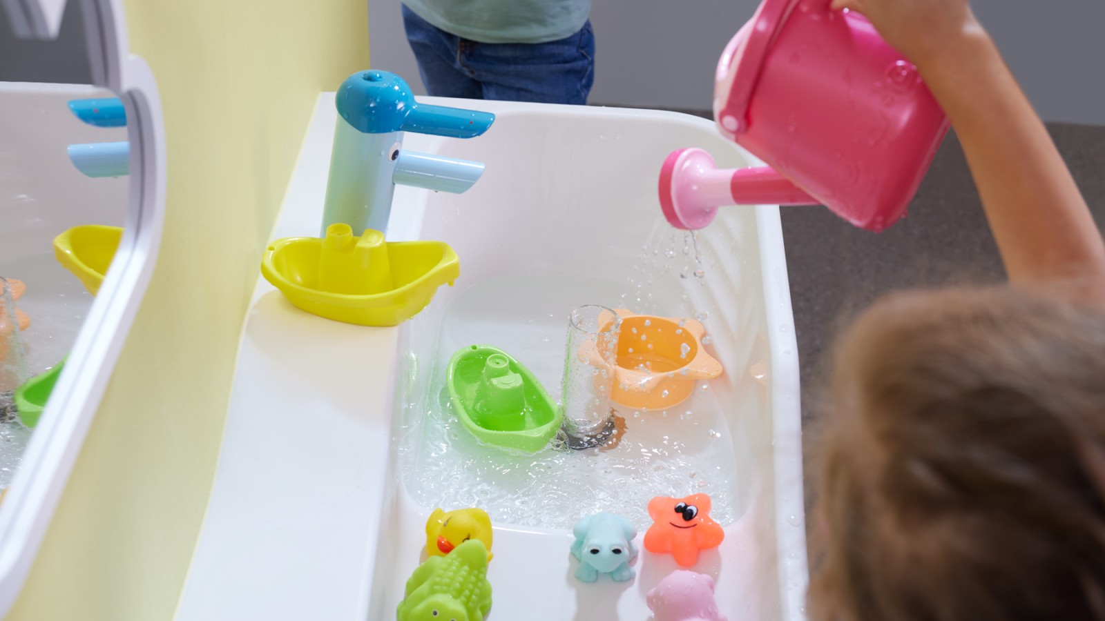 Espace de jeu et de lavage Geberit Bambini avec lavabo amovible Espace de jeu et de lavage Geberit Bambini avec lavabo amovible