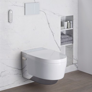 Salle de bains adaptée PMR avec Geberit AquaClean Mera