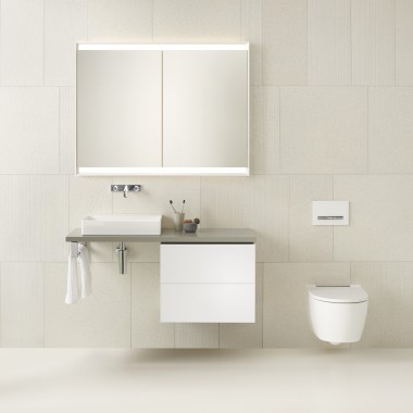 Salle bains blanche avec meuble et WC, Geberit ONE (© Geberit)