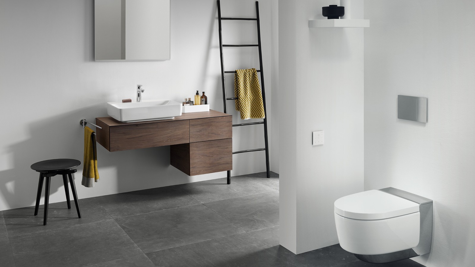 Plaque de déclenchement Geberit Sigma80 sans contact en combinaison avec le WC lavant Geberit AquaClean Maïra Plaque de déclenchement Geberit Sigma80 sans contact en combinaison avec le WC lavant Geberit AquaClean Maïra