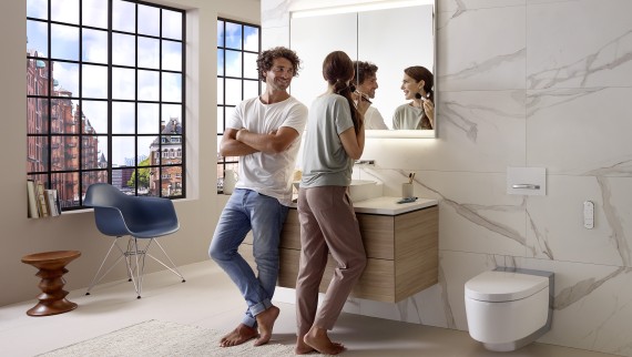 Das Geberit ONE Badezimmer sorgt dank der praktischen Funktionen für mehr Hygiene rund um das Wachbecken Das Geberit ONE Badezimmer sorgt dank der praktischen Funktionen für mehr Hygiene rund um das Wachbecken