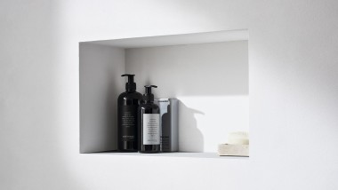 Solutions de douche Geberit ONE avec niche de rangement à carreler