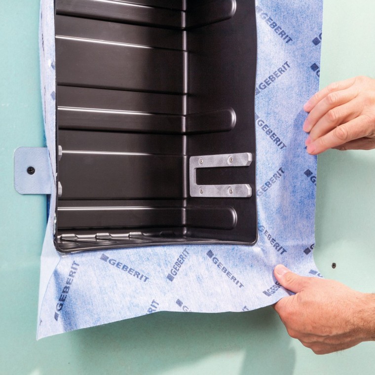 Un ensemble d'installation avec une feuille d'étanchéité prémontée fait de la boîte de rangement de niche une partie intégrante du système d'installation Un ensemble d'installation avec une feuille d'étanchéité prémontée fait de la boîte de rangement de niche une partie intégrante du système d'installation