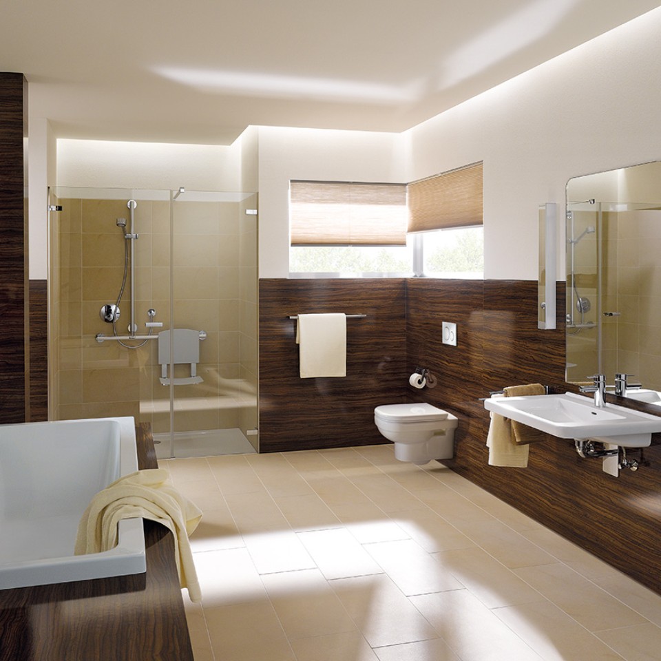 Salle de bains Geberit Renova Comfort avec WC, lavabo et baignoire