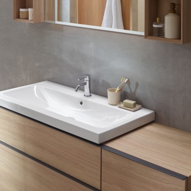 Espace lavabo avec meuble de salle de bains en bois Geberit iCon