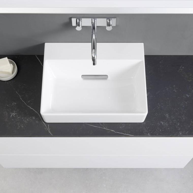 Waschbecken und ein Unterschrank von Geberit ONE Waschbecken und ein Unterschrank von Geberit ONE