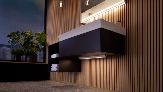 Meuble sous lavabo avec bandeau lumineux (© Geberit) Meuble sous lavabo avec bandeau lumineux (© Geberit)