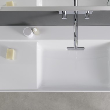 Lavabo avec plage de dépose asymétrique latérale Geberit ONE