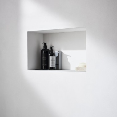 Solution de douche Geberit ONE avec niche de rangement à carreler Solution de douche Geberit ONE avec niche de rangement à carreler