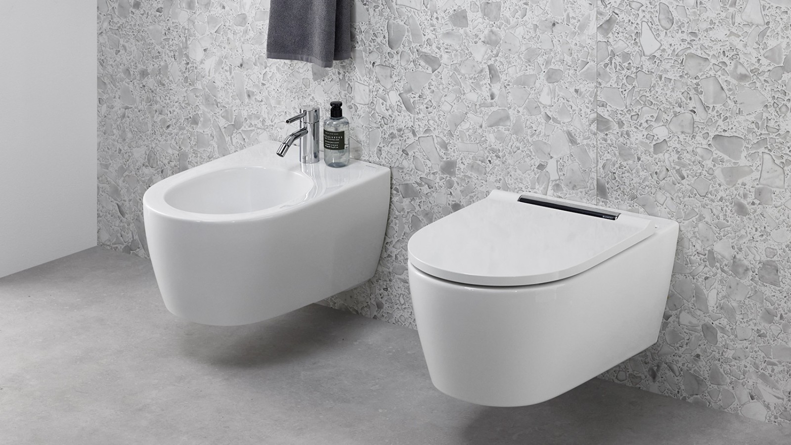 Kombination Geberit ONE Bidet und Dusch WC AquaClean Sela Kombination Geberit ONE Bidet und Dusch WC AquaClean Sela