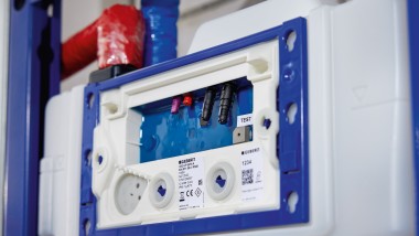 Commande du rinçage hygiénique Geberit HS30 dans le réservoir à encastrer