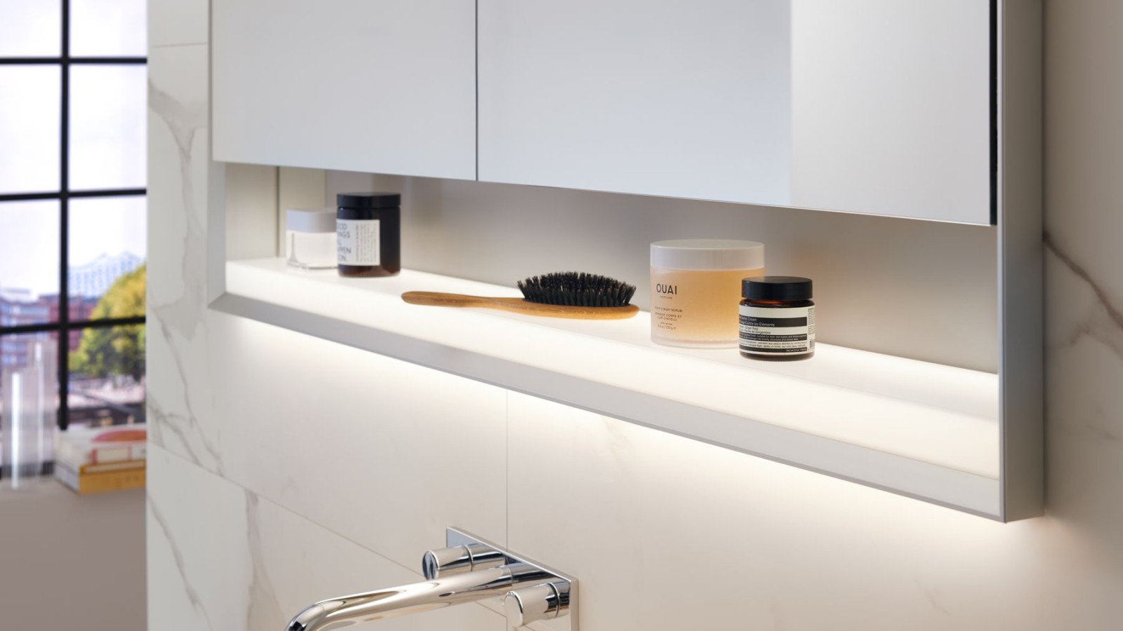 Geberit ONE Spiegelschrank mit dem Lichtkonzept Geberit ComfortLight Geberit ONE Spiegelschrank mit dem Lichtkonzept Geberit ComfortLight