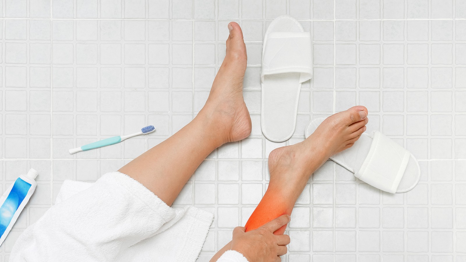 Risque de glissade dans la salle de bains – choisir le bon matériau est essentiel