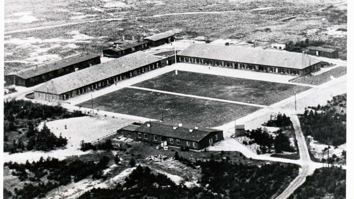 En 1945, le plus grand camp de réfugiés du Danemark a été établi à Oksbøl (© Archives historiques locales de Blåvandshuk)