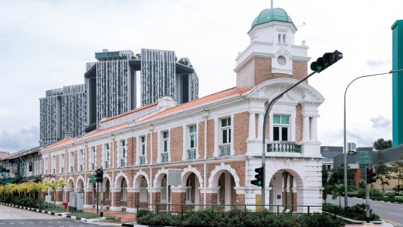 Le restaurant Born est situé dans la gare de Jinrikisha, l’un des rares bâtiments historiques de Singapour. Il appartient à l’acteur Jackie Chan (© Owen Raggett)