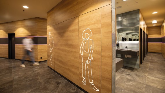 Entrée des sanitaires publics du centre commercial FMZ Entrée des sanitaires publics du centre commercial FMZ