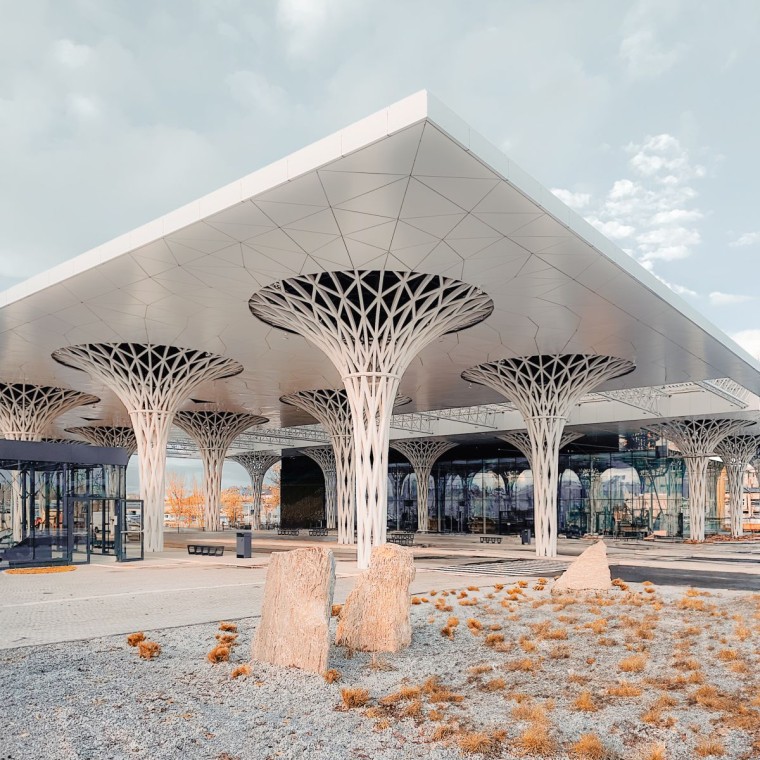 Das Regenwasser vom Dach wird auch für die WCs genutzt (© Alek Małchowski) Das Regenwasser vom Dach wird auch für die WCs genutzt (© Alek Małchowski)