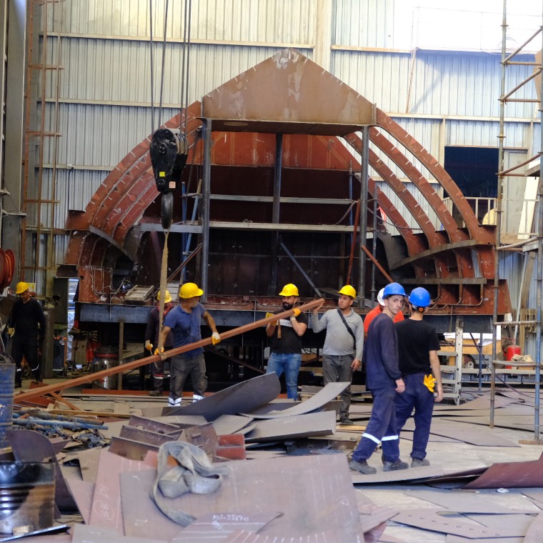 Le chantier naval ADA Yachting à Bodrum bourdonne d’activité. La construction d’un yacht nécessite de nombreux ouvriers qualifiés et s’étale sur au moins deux ans. Le chantier naval ADA Yachting à Bodrum bourdonne d’activité. La construction d’un yacht nécessite de nombreux ouvriers qualifiés et s’étale sur au moins deux ans.