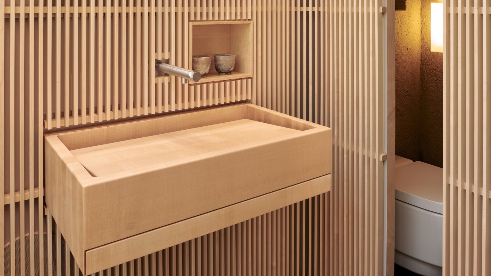 Les toilettes en tant que lieu de repli: sans stimuli visuels inutiles et avec un WCdouche de Geberit. (© David Willen Studio)