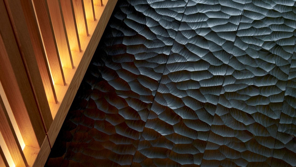 Le toucher est essentiel pour Yuichi Kodai, même sous les pieds: la technique japonaise du naguri. (© David Willen Studio) Le toucher est essentiel pour Yuichi Kodai, même sous les pieds: la technique japonaise du naguri. (© David Willen Studio)