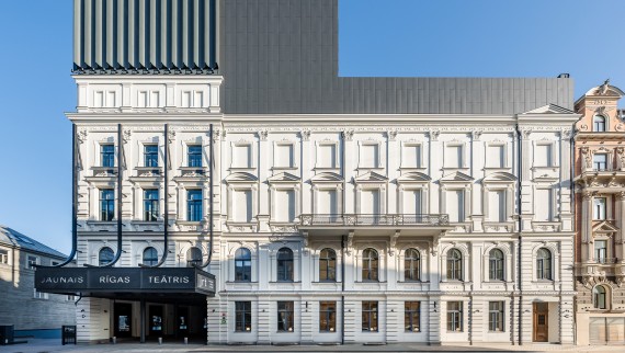 Le vétuste édifice s’est transformé en joyau architectural: le Nouveau Théâtre de Riga (© Jānis Salmanis) Le vétuste édifice s’est transformé en joyau architectural: le Nouveau Théâtre de Riga (© Jānis Salmanis)