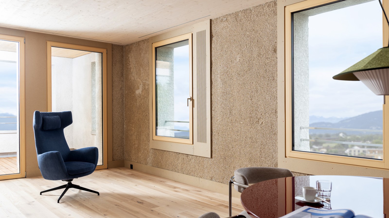 L’intérieur de la plus grande maison en chanvre d’Europe. (© Openly / Jens Ellensohn)