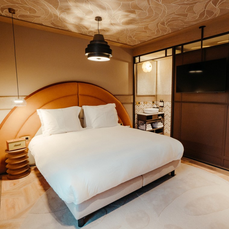 36 chambres élégantes de style Mid-century (© Nina Slagmolen)