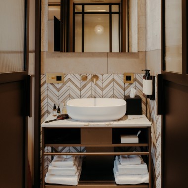Les salles de bains sont équipées de WCdouches de la série premium AquaClean Mera (© Nina Slagmolen) Les salles de bains sont équipées de WCdouches de la série premium AquaClean Mera (© Nina Slagmolen)