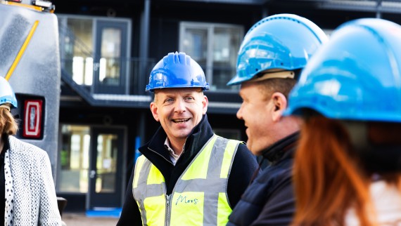 L’ingénieur en environnement et entrepreneur Michel Baars met en pratique la construction modulaire et l’économie circulaire dans le bâtiment (© Fotostudio Gerard-Jan Vlekke/Fotovak BV) L’ingénieur en environnement et entrepreneur Michel Baars met en pratique la construction modulaire et l’économie circulaire dans le bâtiment (© Fotostudio Gerard-Jan Vlekke/Fotovak BV)