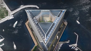 La construction triangulaire du toit et sa coupole en verre doivent résister au vent et aux intempéries (© Foster&Partners)