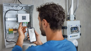 Geberit Gateway est commandé via l’application Geberit Control, grâce à laquelle le système peut être mis en service en quelques étapes seulement