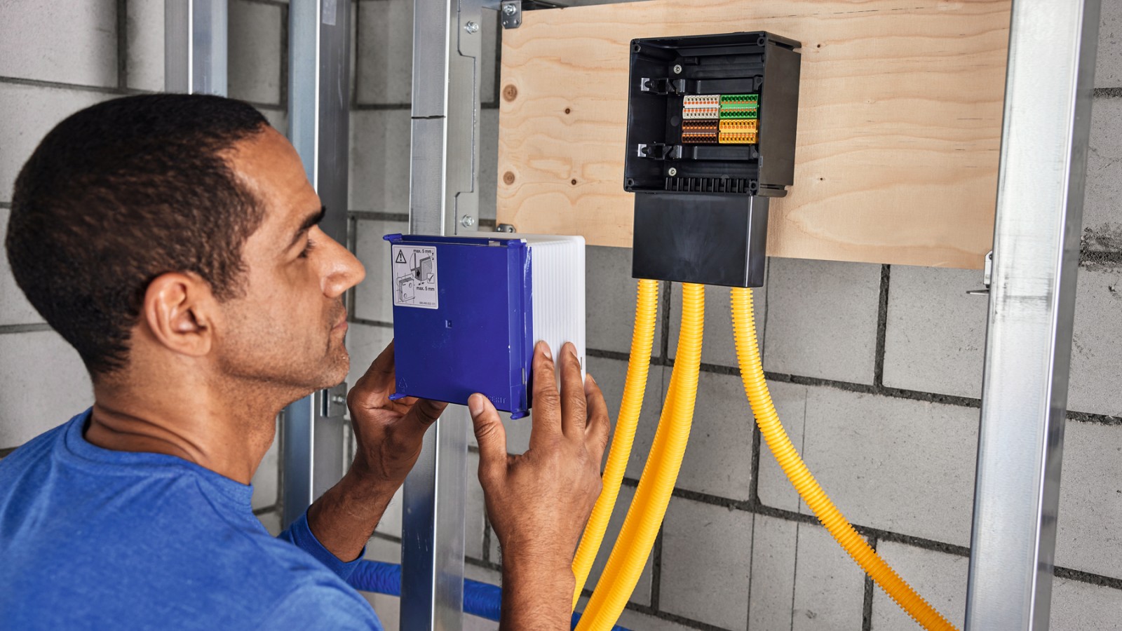 Installation de Geberit Gateway dans les systèmes d’installation Installation de Geberit Gateway dans les systèmes d’installation