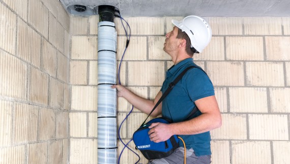 Einfaches Handling auf der Baustelle mit dem Geberit ESG light