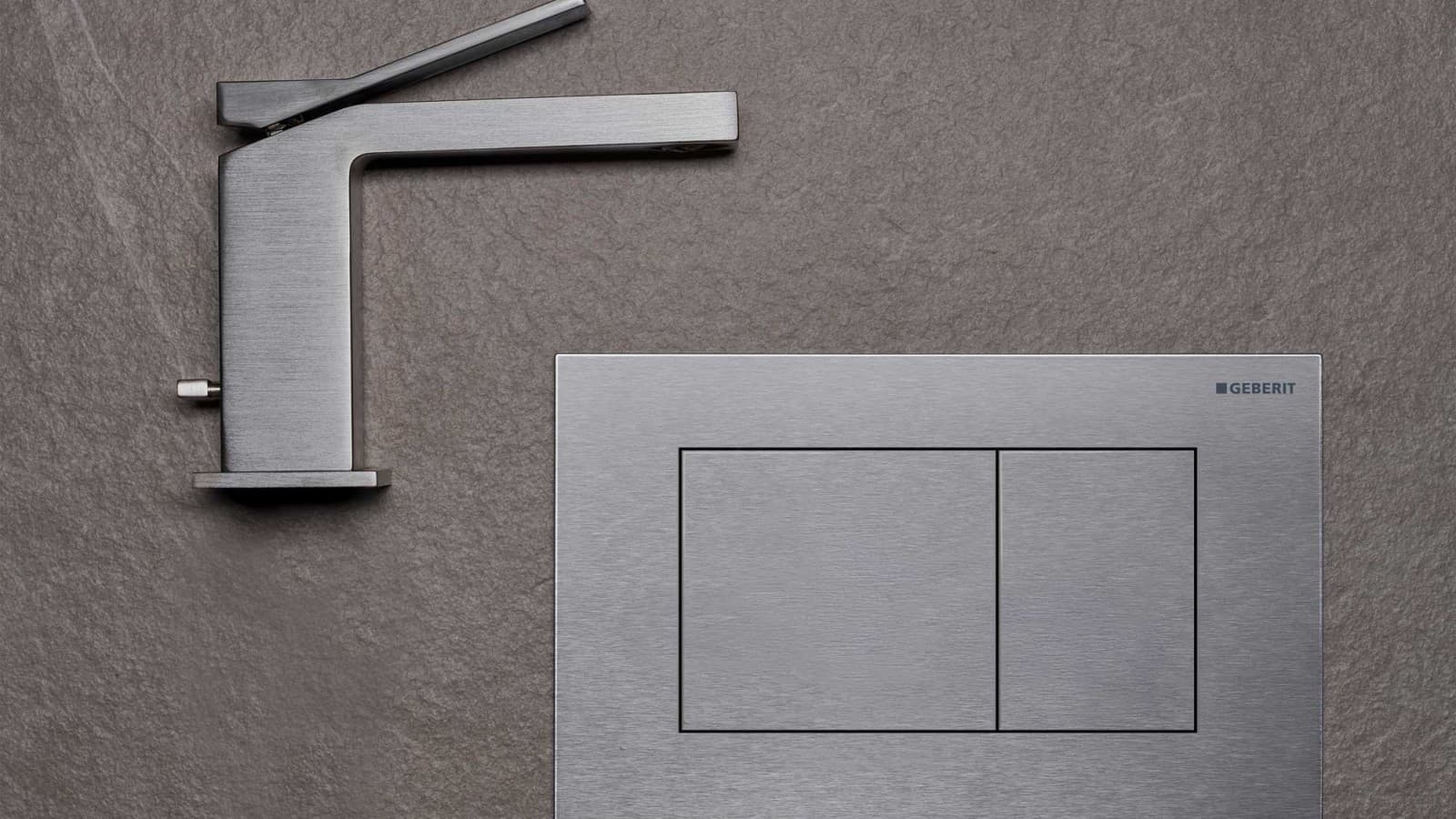 Geberit Sigma40 séduit par son design rectiligne affirmé et se conjugue à la perfection avec des robinetteries angulaires Geberit Sigma40 séduit par son design rectiligne affirmé et se conjugue à la perfection avec des robinetteries angulaires