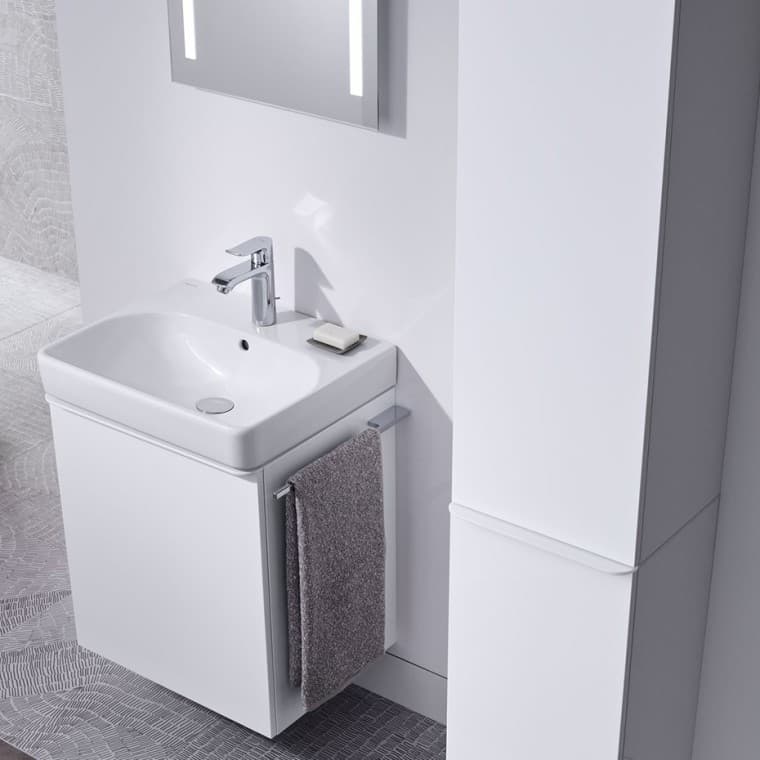 Lavabo Geberit Smyle et miroir lumineux Lavabo Geberit Smyle et miroir lumineux