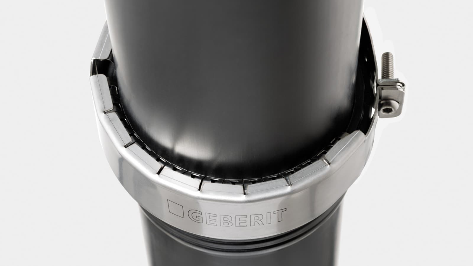 Grâce à la bague à serrer Geberit, le système Silent-PP peut être utilisé pour l’évacuation des toitures Grâce à la bague à serrer Geberit, le système Silent-PP peut être utilisé pour l’évacuation des toitures