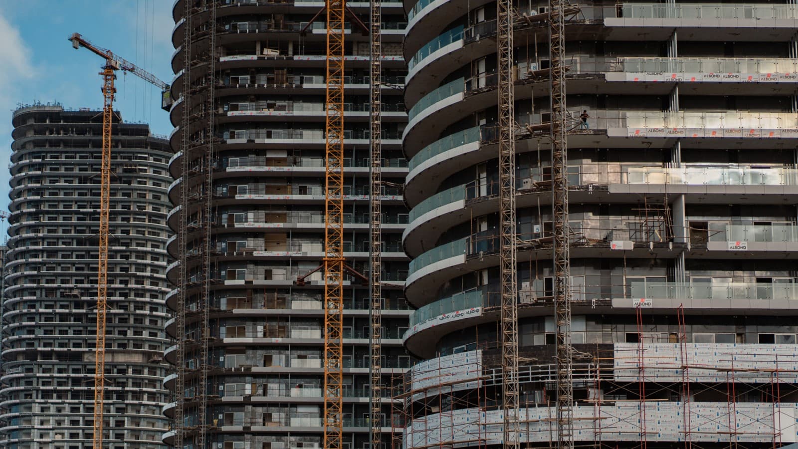 New Alamein City umfasst 18 Türme New Alamein City umfasst 18 Türme