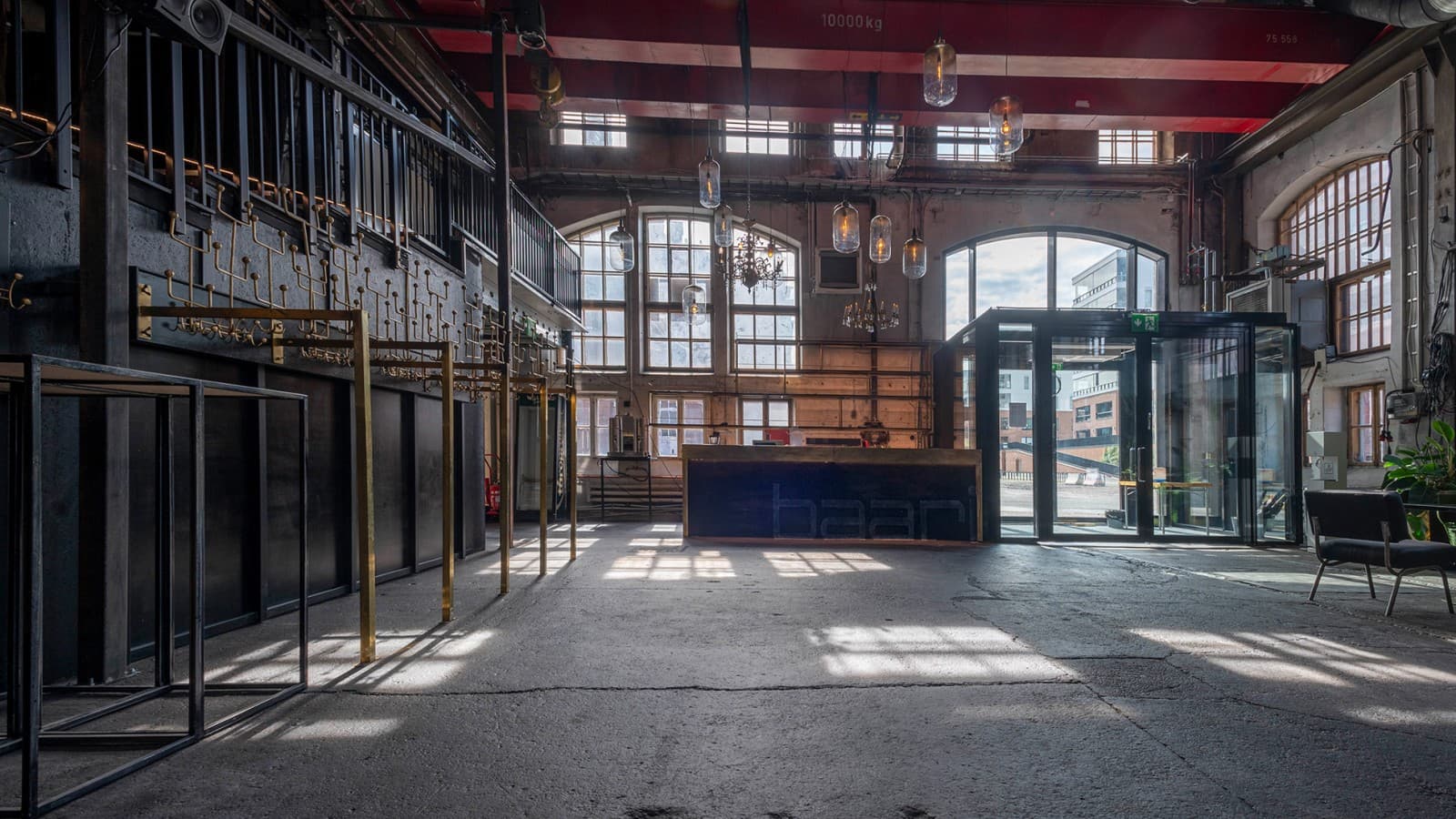 L’offre de Konepaja est extrêmement variée. Bars, clubs, activités sportives et événements culturels y trouvent suffisamment d’espace (© Kansallis Teatteri) L’offre de Konepaja est extrêmement variée. Bars, clubs, activités sportives et événements culturels y trouvent suffisamment d’espace (© Kansallis Teatteri)