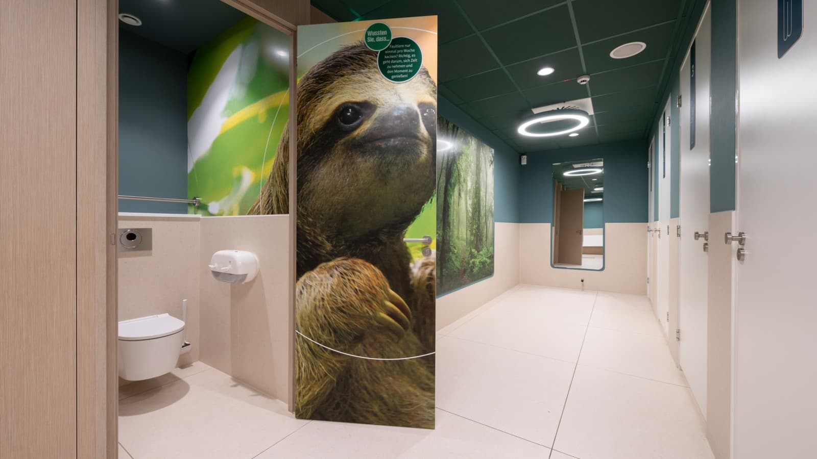 Und in den WC-Kabinen gibt es die stilvollen Geberit ONE WC-Keramiken (© Meike Goebel) Und in den WC-Kabinen gibt es die stilvollen Geberit ONE WC-Keramiken (© Meike Goebel)