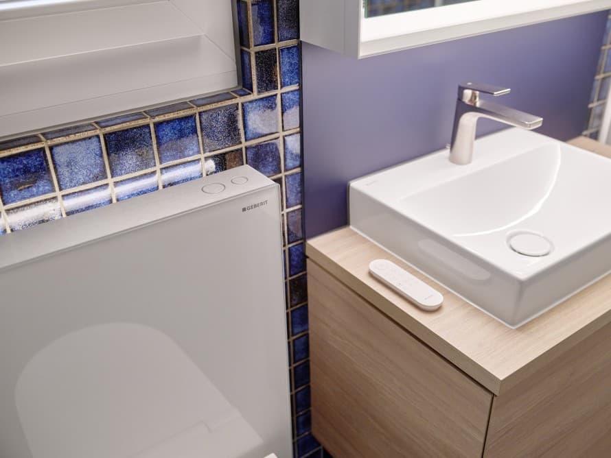 La version Geberit Monolith Plus offre des extras comme l’éclairage LED et l’extraction des odeurs (© Ben Huggler) La version Geberit Monolith Plus offre des extras comme l’éclairage LED et l’extraction des odeurs (© Ben Huggler)