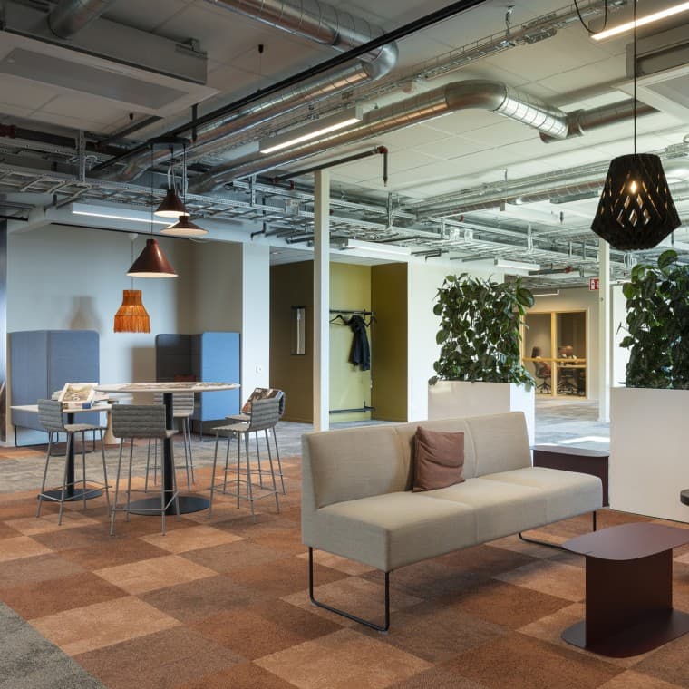 Objectif ambitieux pour l’immeuble moderne de bureaux : la certification platine LEED (© baraBild) Objectif ambitieux pour l’immeuble moderne de bureaux : la certification platine LEED (© baraBild)