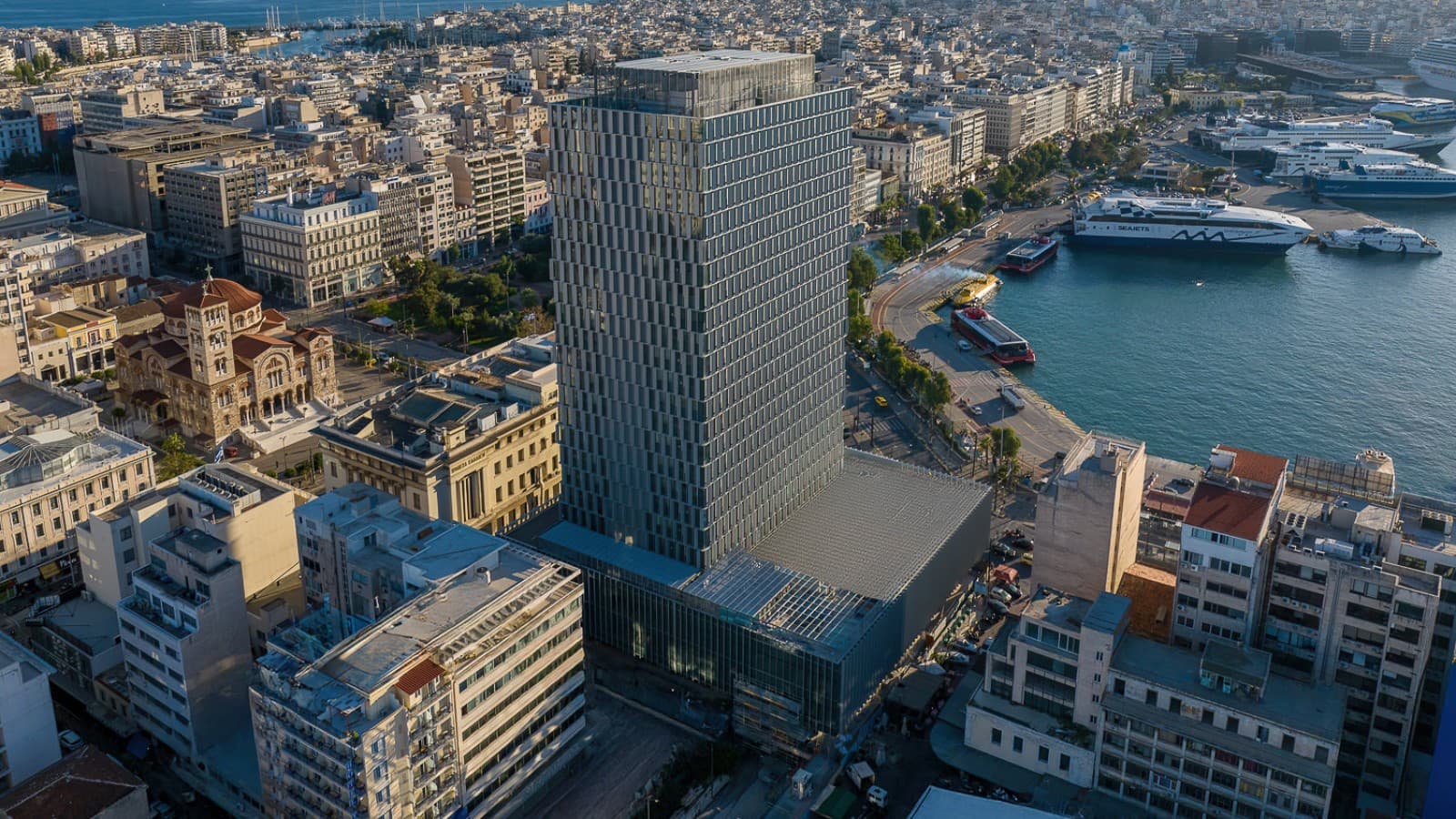 Le nouveau visage du vieux géant (© George Fakaros) Le nouveau visage du vieux géant (© George Fakaros)