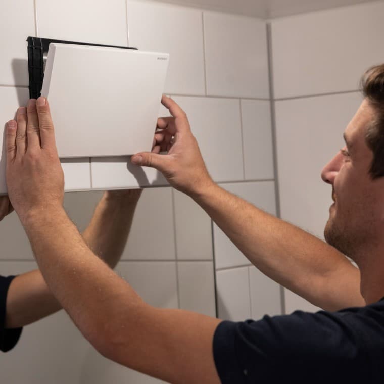 Plaque de recouvrement Geberit pour rinçages hygiéniques en blanc alpin Plaque de recouvrement Geberit pour rinçages hygiéniques en blanc alpin