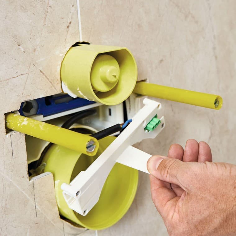 Solution alternative: l’électricien monte la tablette intermédiaire dans le boîtier Power & Connect après la pose du parement Solution alternative: l’électricien monte la tablette intermédiaire dans le boîtier Power & Connect après la pose du parement